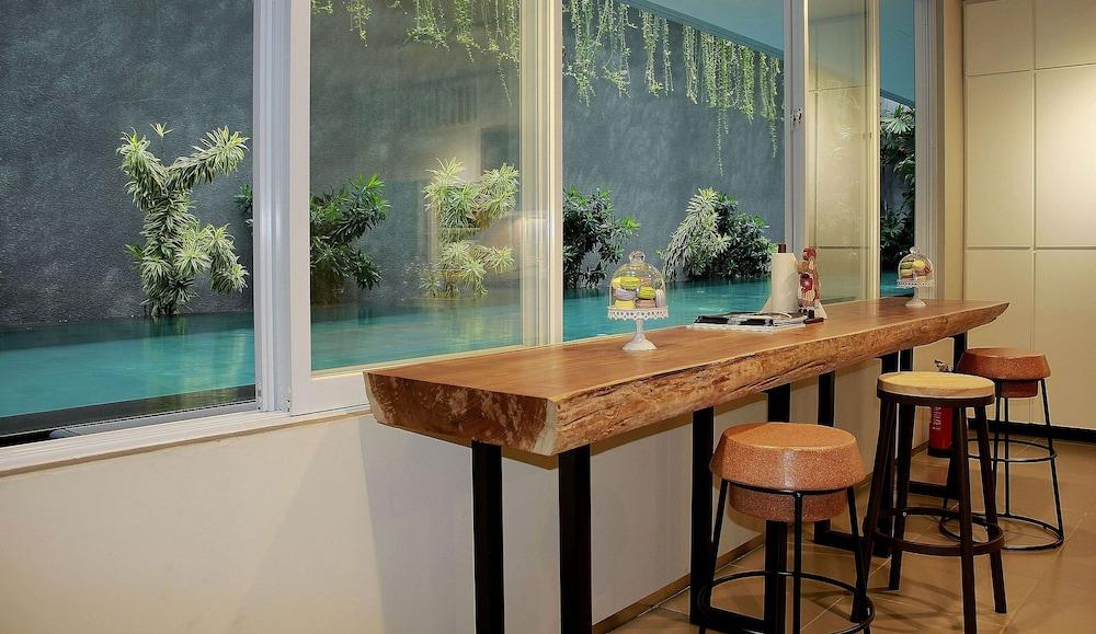 Zen Rooms Patra Kuningan Syariah Jakarta Eksteriør bilde