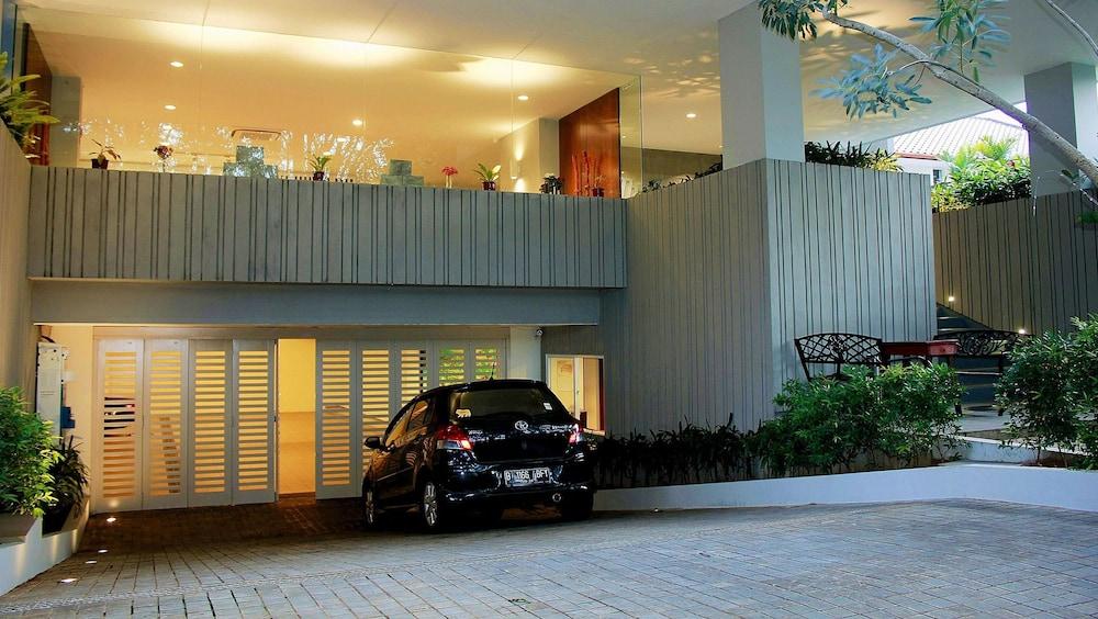 Zen Rooms Patra Kuningan Syariah Jakarta Eksteriør bilde